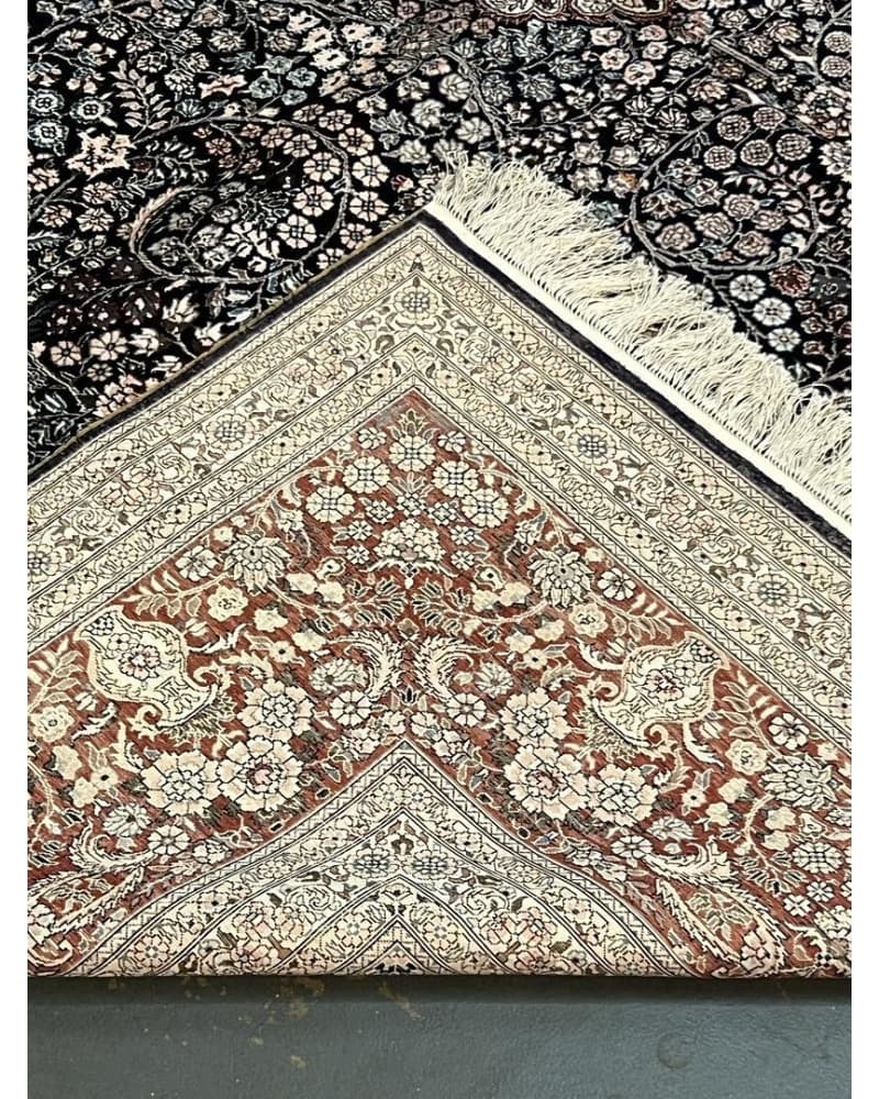 Qum Silk view 4