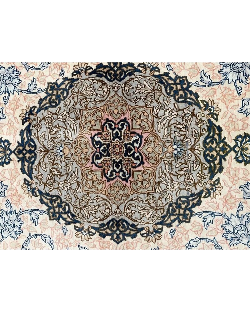 Qum Silk view 4